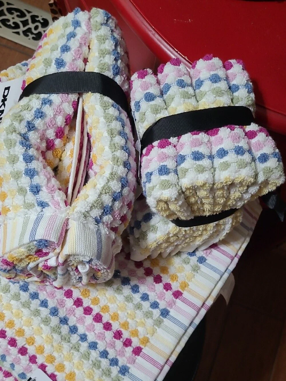 DKNY Multicolor Pastel Dot Stripe Bath Towel Set